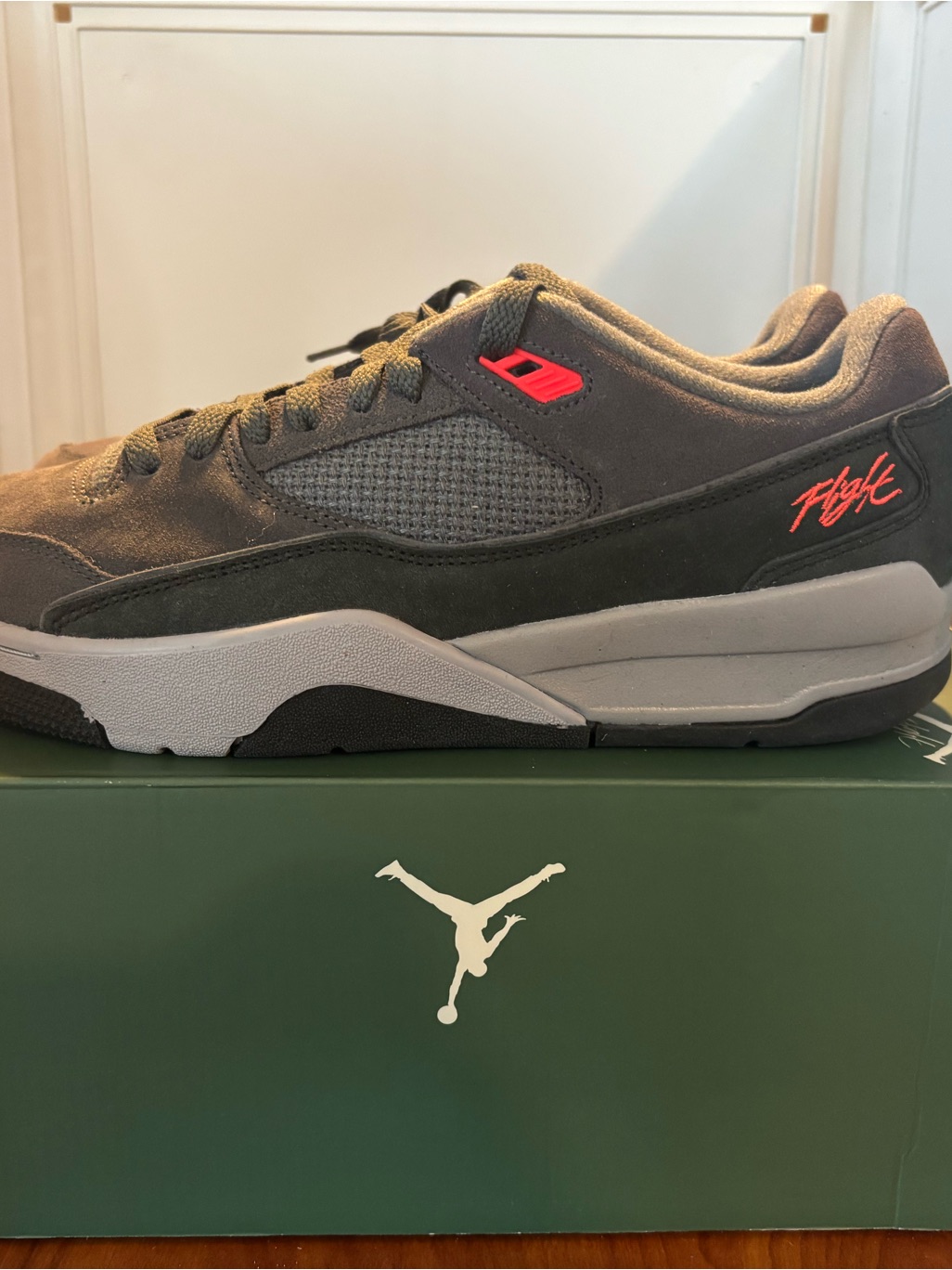 Jordan Low-Top Sneakers In Gray With Red Accents